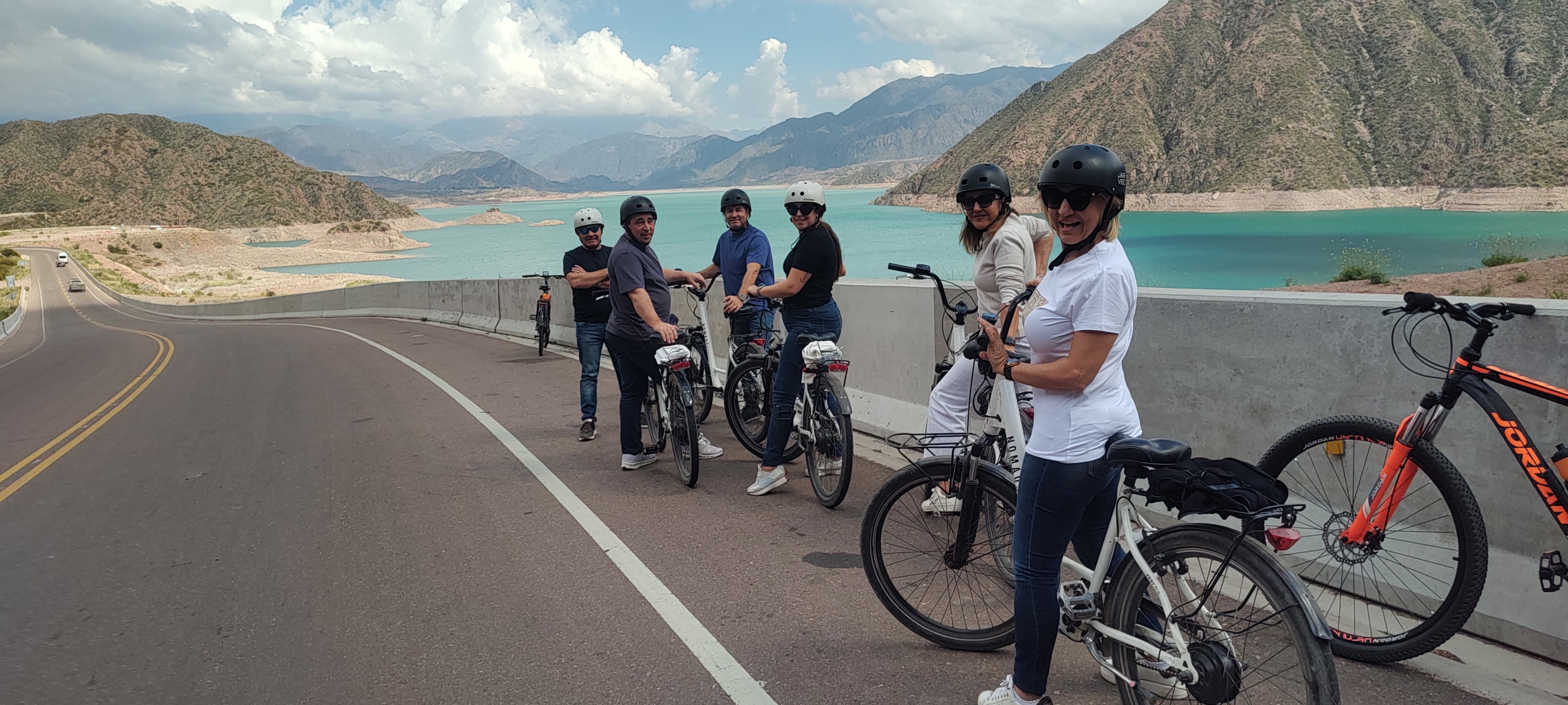 Andes y aventura — alta montaña, termas y rutas panorámicas